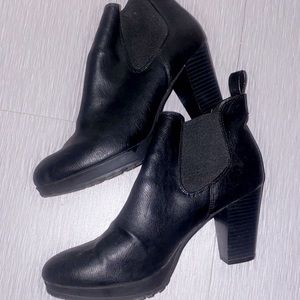 Leather ankle  boot